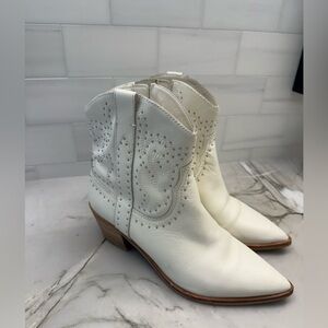 Dolce Vita Solow White/Cream Western Ankle Boots 9